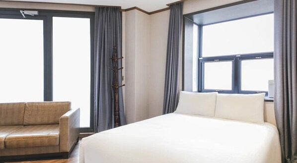Family Twin Room | Desk, free WiFi - Sunland Hotel (Jeju City)