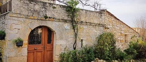 تفاصيل الفندق من الخارج