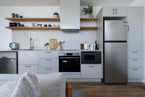 Fridge, microwave, oven, stovetop - South Launceston – Easy & Comfortable (Launceston City)