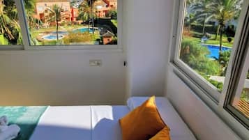 3 slaapkamers, een strijkplank/strijkijzer, wifi, beddengoed