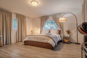 3 bedrooms, desk, iron/ironing board, free WiFi - MIA Villa — Spacious Miami Getaway with Outdoor Kitchen & Central Location (Miami)