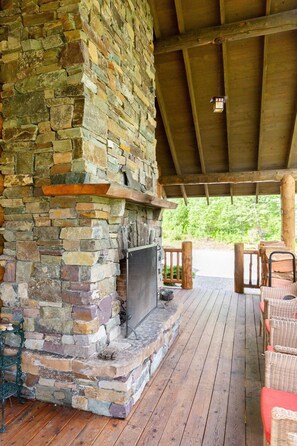 Terrace/patio - Green Valley Ranch Lodge & Cabin (Coram)