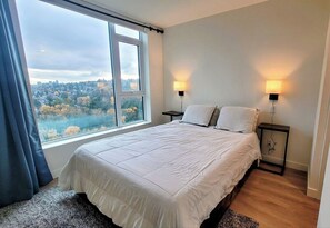 Iron/ironing board, free WiFi, bed sheets