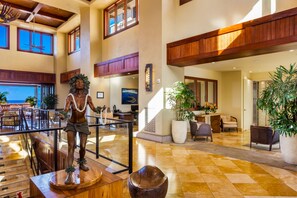 A spacious lobby with a statue, a reception desk, and a view of the beach. - Wailea Beach | Oceanfront 3 BR | Car Incl. w/ 6+ Nights | WBV-PH505 by KBM (Wailea)