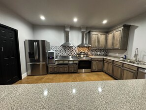 Private kitchen - Green Loft Porches –2 Bedroom
Retreat! Peaceful, Spacious & Stylish (Philadelphia)