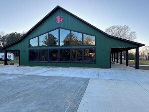 Exterior - Green Loft Porches –2 Bedroom
Retreat! Peaceful, Spacious & Stylish (Philadelphia)