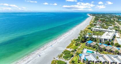 Walk to Beach and Cedars East Club Amenities - Pool, Tennis, Fitness Center