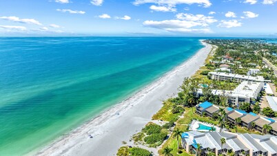 Walk to Beach and Cedars East Club Amenities - Pool, Tennis, Fitness Center