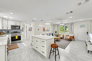 Fridge, microwave, oven, stovetop - Walk to Beach and Cedars East Club Amenities - Pool, Tennis, Fitness Center (Longboat Key)