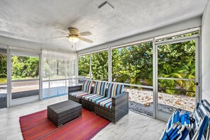 Terrace/patio - Walk to Beach and Cedars East Club Amenities - Pool, Tennis, Fitness Center (Longboat Key)