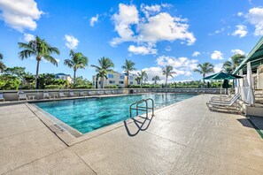 Pool - Walk to Beach and Cedars East Club Amenities - Pool, Tennis, Fitness Center (Longboat Key)