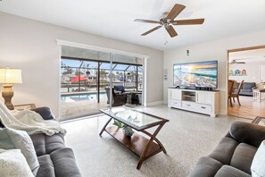 Smart TV - Beautiful Riverfront House — Screened Lanai, Pool, Private Dock & Pet‑Friendly! 🌊 (Cocoa Beach)