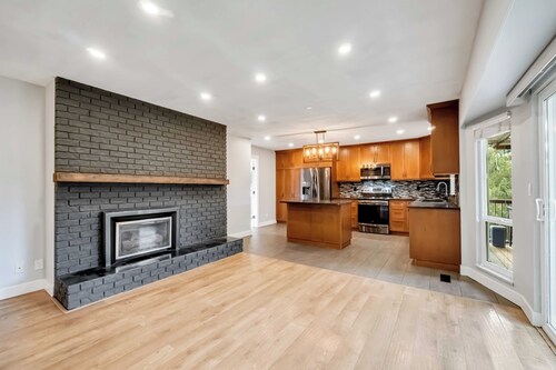 Beautiful and fully renovated 6-bedroom, 3-bath home located