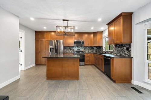 Beautiful and fully renovated 6-bedroom, 3-bath home located