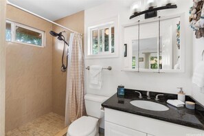 Shower, hair dryer, towels - Just steps from world-class surf, golden beaches, and stunning sunsets. (Haleiwa)