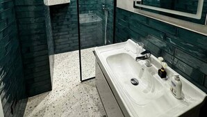 Unclassified image, 4 of 12, button - Warm Corner Studio Central Comfort (Tirana)