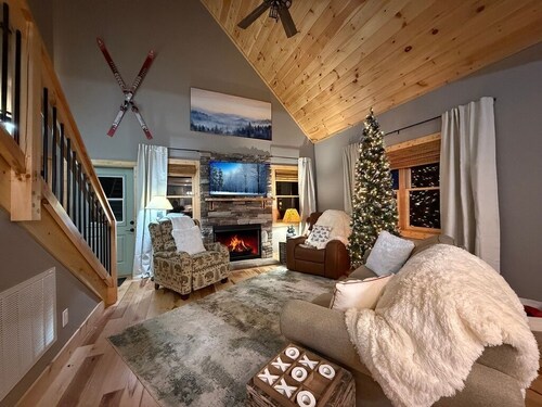  Heart of Beech Retreat/Ski Views/Walk to Slopes, Dining & Shops/Pets OK