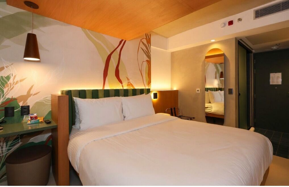 Minibar, in-room safe, free WiFi