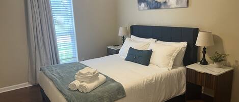 Silitysrauta/-lauta, Wi-Fi, vuodevaatteet