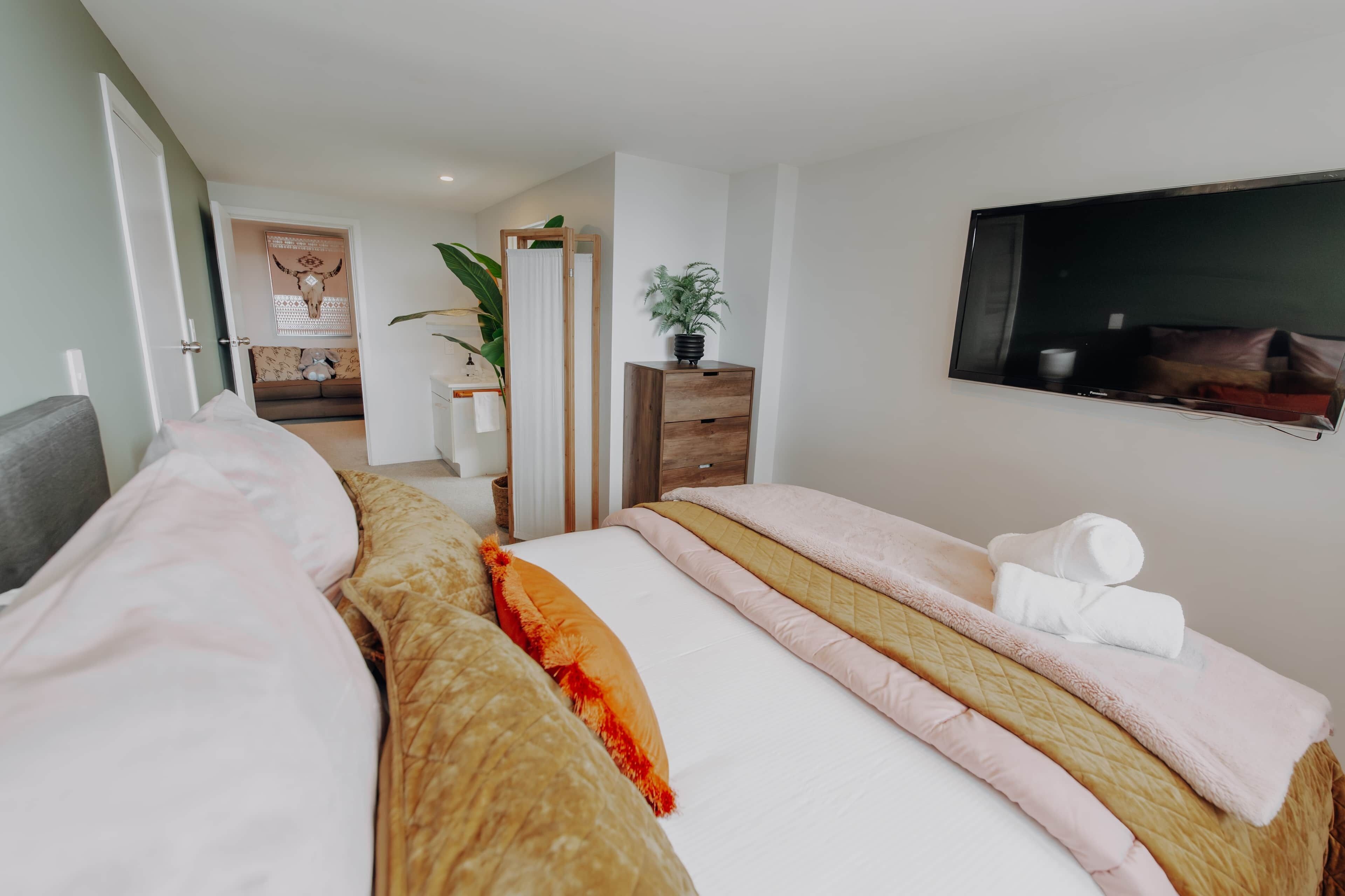 4 bedrooms, WiFi, bed sheets