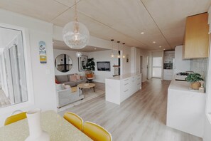 TV, fireplace - Contemporary | Elevated Views | Hot Tub - KK76130 (Kaikoura)