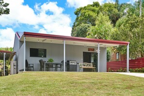 Outdoor dining - Malanda Falls Retreat (Upper Barron)