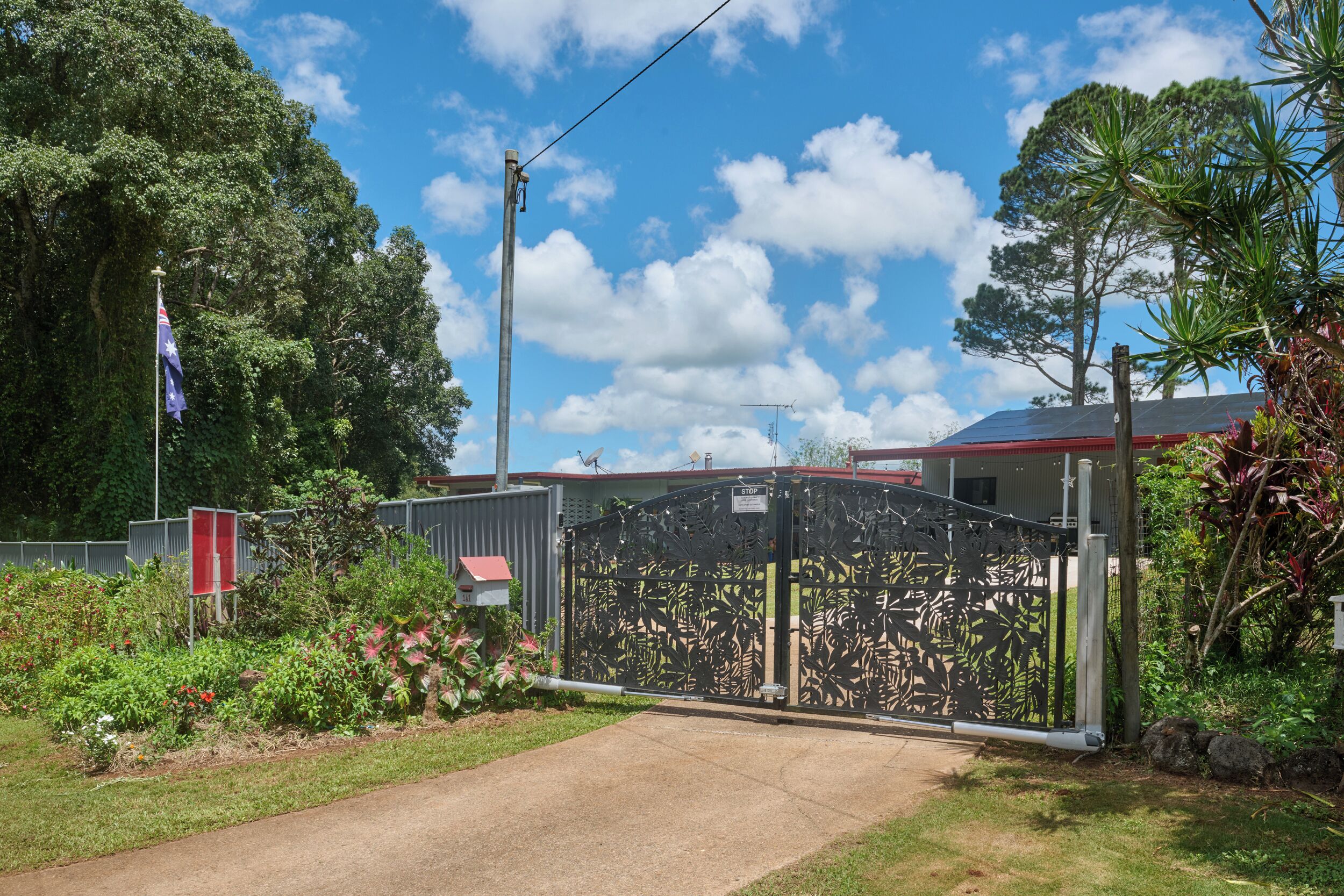 المنطقة المحيطة بالمنشأة