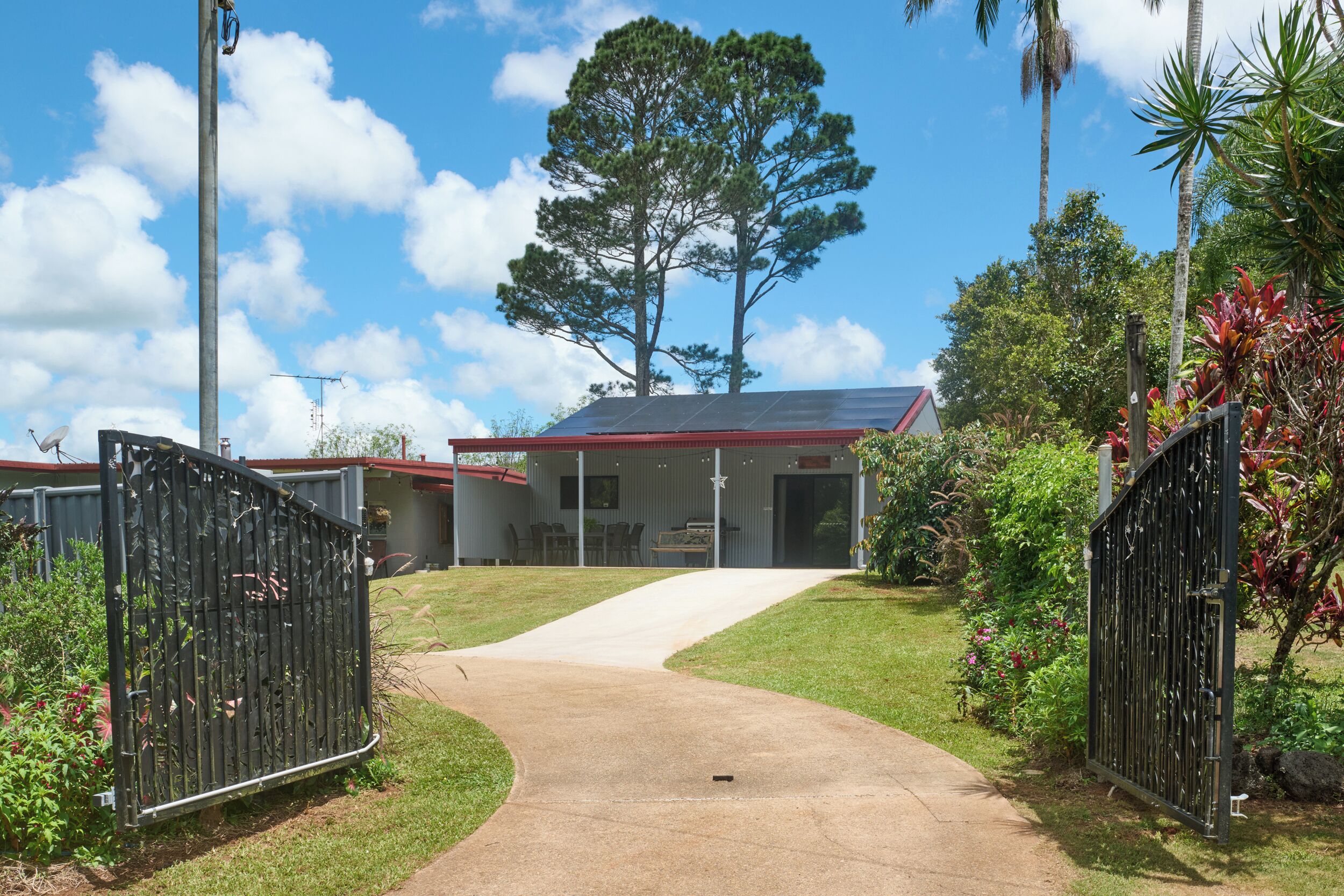 المنشأة من الخارج