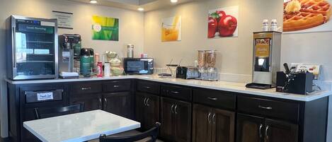 Ilmainen päivittäinen mannermainen aamiainen