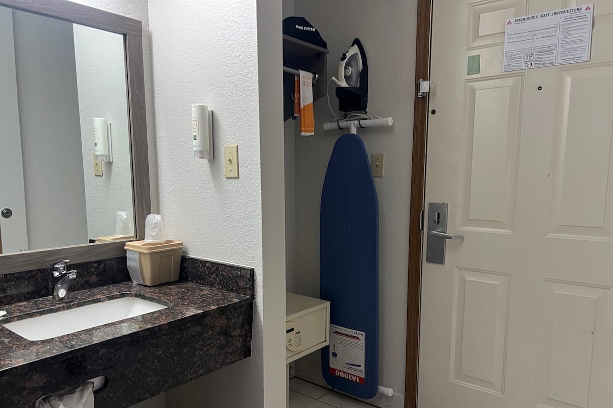 Iron/ironing board, free WiFi