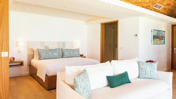 Caja de seguridad en la habitación y cortinas blackout