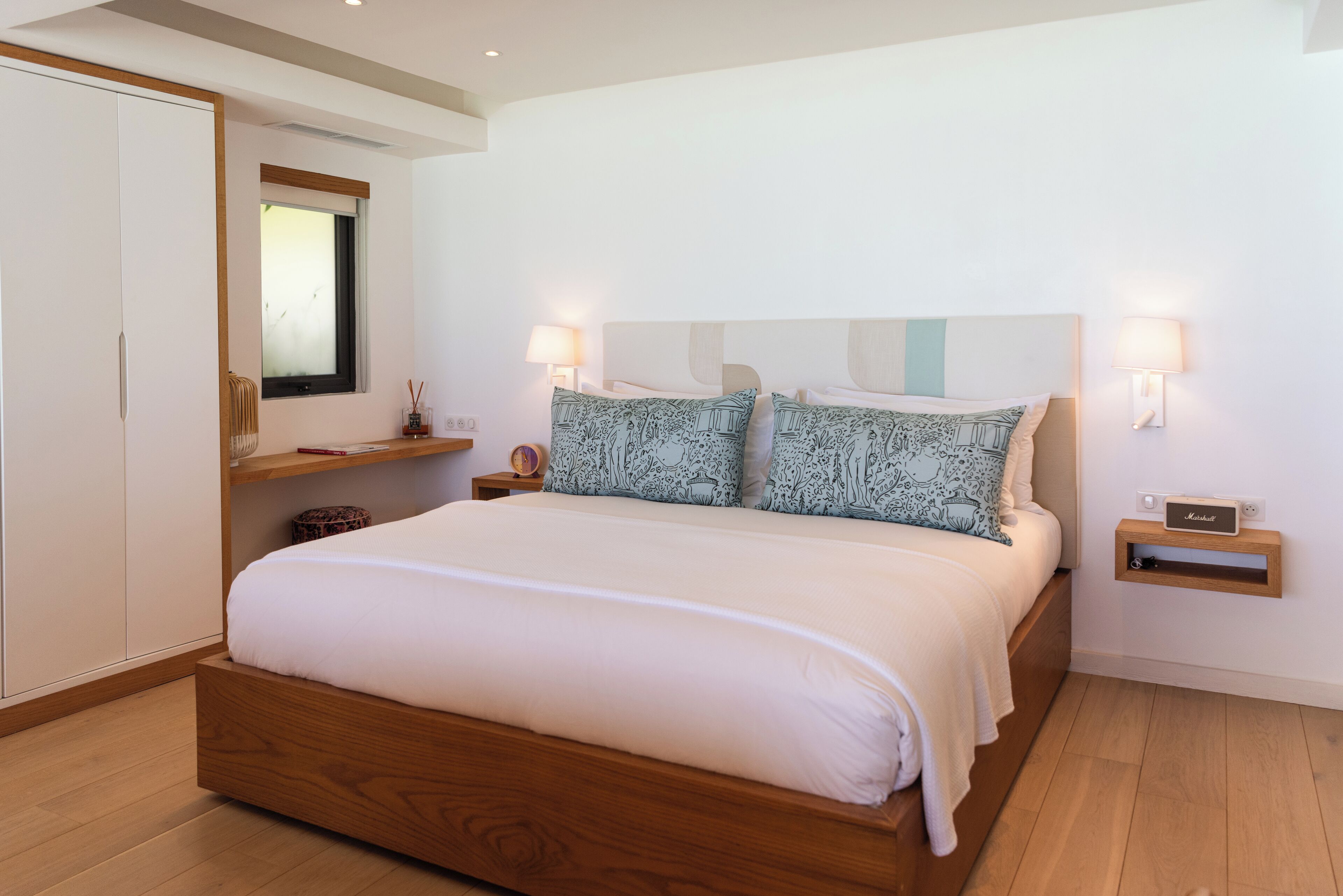 ตู้นิรภัยในห้องพัก, ผ้าม่านกันแสง, เตารีด/โต๊ะรีดผ้า, Wi-Fi ฟรี