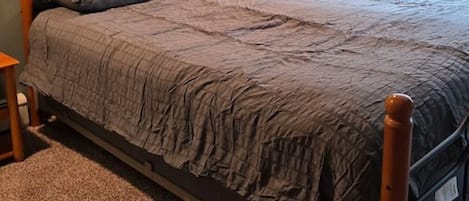 4 habitaciones, escritorio, wifi y ropa de cama