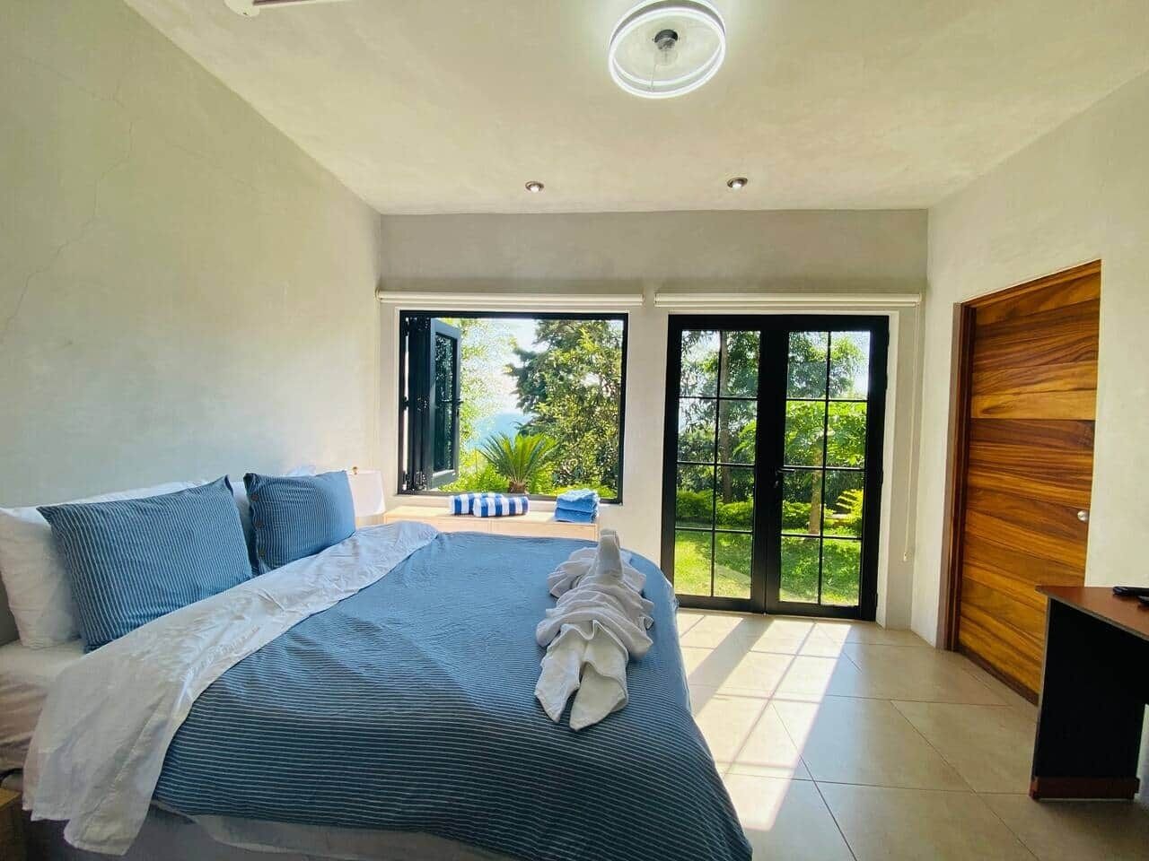 Caja fuerte, tabla de planchar con plancha, cuna de viaje y wifi gratis