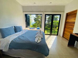 Coffres-forts dans les chambres, fer et planche à repasser