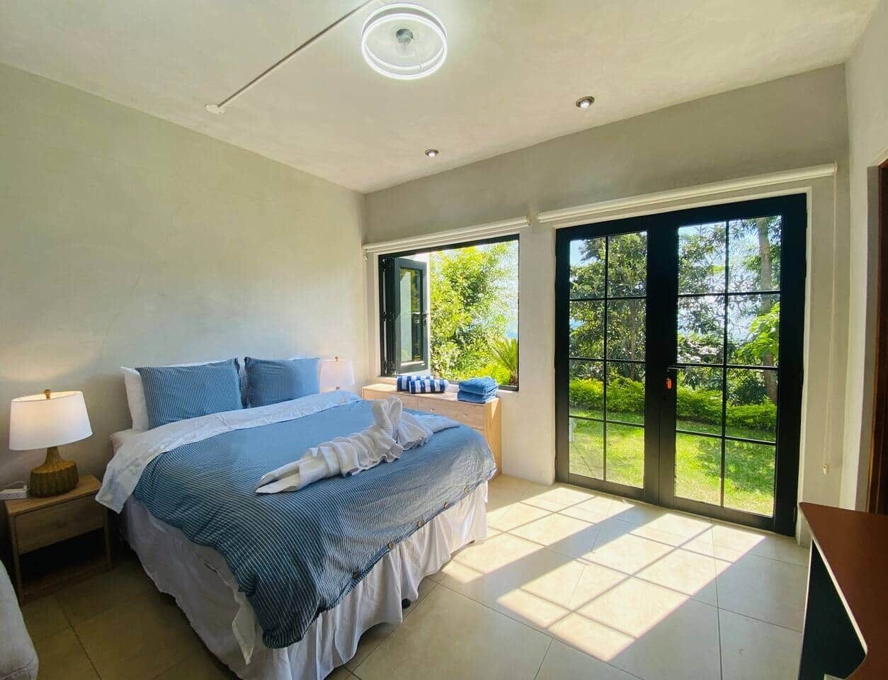 Caja fuerte, tabla de planchar con plancha, cuna de viaje y wifi gratis