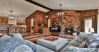 Bear Paw Cabin: 3 Living Areas, Hot Tub & Chef's Kitchen 5 Mins to Pico