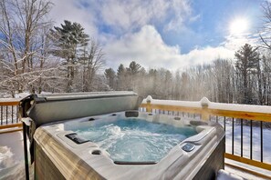 Banyera d'hidromassatge a l'aire lliure