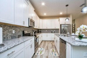 Room - Storey Lake 6 Bedroom Vacation Home 4712 (Osceola County)