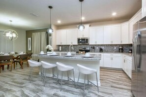 Room - Storey Lake 6 Bedroom Vacation Home 4712 (Osceola County)