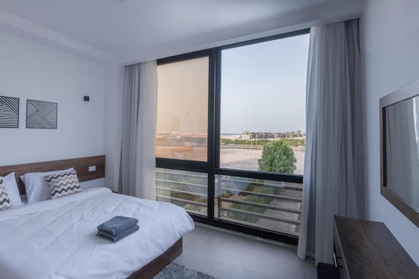 Classic Suite, Balcony | In-room safe, free WiFi