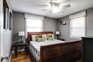 Desk, iron/ironing board, travel cot, WiFi