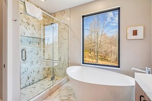 Shower, towels - Luxury + Modern + Private (McHenry)