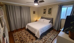 2 slaapkamers, een strijkplank/strijkijzer, gratis wifi, beddengoed