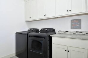 Interior - West Linn Family Home with Spaces for Everyone (West Linn)