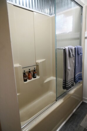 Hair dryer, towels, soap, toilet paper - New rental! Schuss. Walk to slopes sleeps 4, walk to slopes, Renovated kitchen,  (Mancelona)