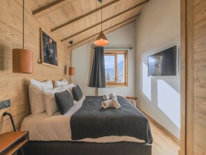 Apartment | 5 bedrooms - Refined Ski Apartment Facing Mont Blanc (Combloux)