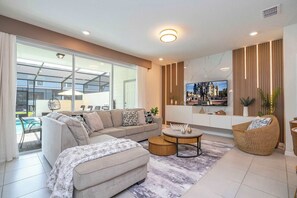 TV, video games - Amazing Townhome 5bedrooms 4.5bat private pool Windsor Island (Davenport)