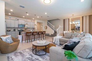 TV, video games - Amazing Townhome 5bedrooms 4.5bat private pool Windsor Island (Davenport)