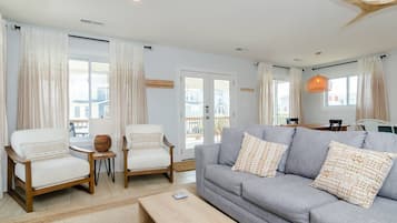 Een smart-tv en een open haard